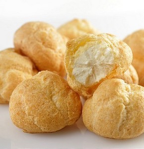 桃酥饼干详情页摄影照片_新鲜迷你奶油泡芙，特写