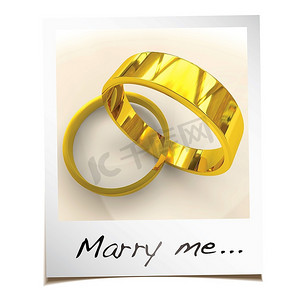 浪漫设计元素摄影照片_带有即时照片和金戒指的浪漫求婚