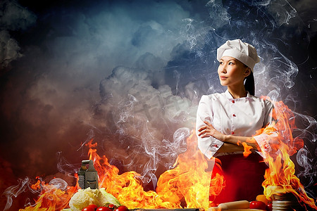 女性生气摄影照片_愤怒的亚洲女性厨师反对与闪耀效果的颜色背景