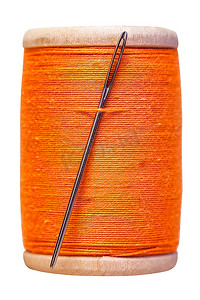 缝纫工具.针和线被隔离在白色背景上。