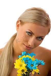 彩妆logo摄影照片_优雅的模特，彩妆，脸部有一些鲜花