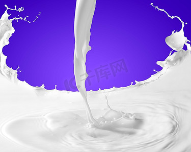 牛奶飞溅的图像对彩色背景