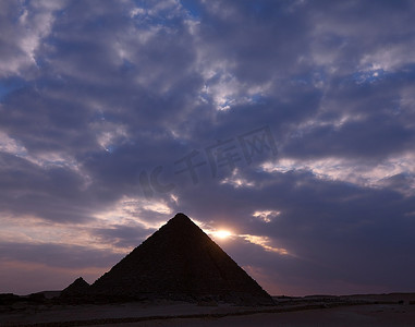 埃格尔提金字塔