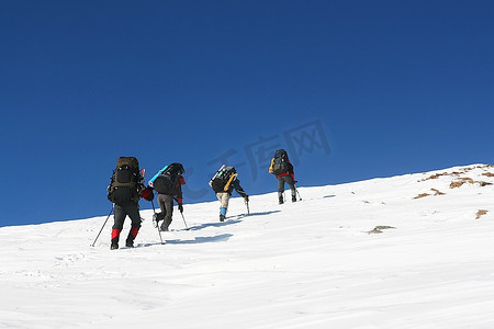 山里的徒步旅行者