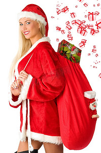 性感可爱的女人穿着圣诞老人礼服，带着礼包