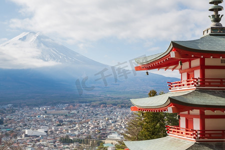 以富士山风光山梨市为背景的红树户塔