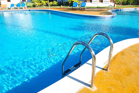 热带酒店的游泳池