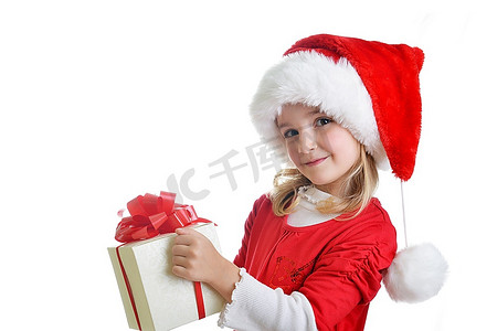 小女孩在红色圣诞老人帽子拿着圣诞礼物