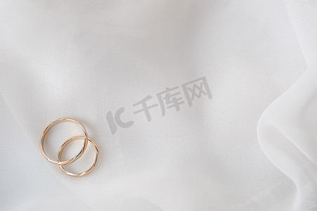 黄金材质摄影照片_白色材质结婚戒指