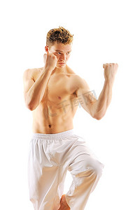 鼠年国潮背景摄影照片_男子练跆拳道被孤立在白色背景上