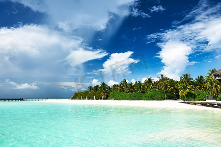 度假村摄影照片_马尔代夫美丽的海岛海滩
