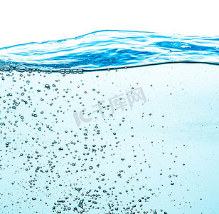 水中的许多气泡闭合，抽象的水波伴随着气泡