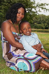 非洲母亲和儿子