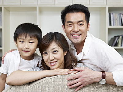 日本父亲摄影照片_充满爱的家庭
