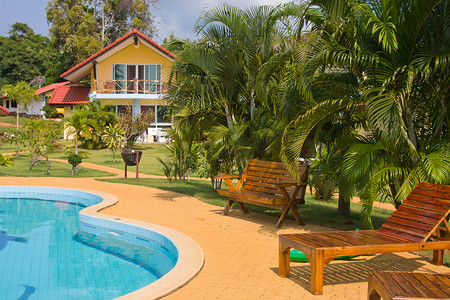 苏梅岛建筑摄影照片_马岛岛上的热带海滩别墅