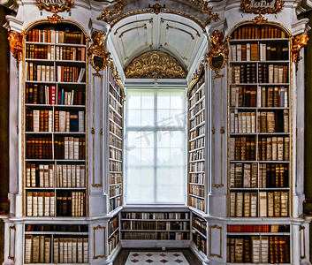 书摄影照片_大最大的图书馆，在老修道院