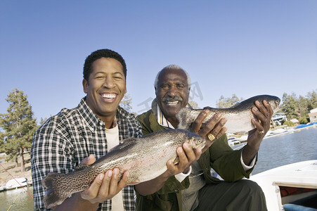 父亲和儿子钓鱼之行