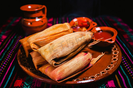 吃馒头摄影照片_墨西哥玉米传统墨西哥菜