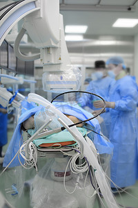 病人在 x 射线 （或介入，kathlab） 手术室