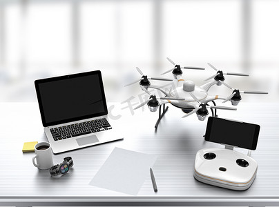 hexacopter摄影照片_Hexacopter，远程控制器，桌上的笔记本电脑