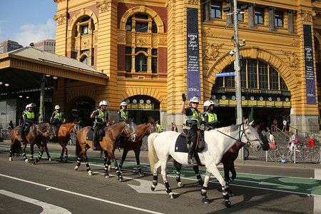 城市服务摄影照片_维多利亚时代安装分公司警员期间澳大利亚国庆阅兵提供安保服务