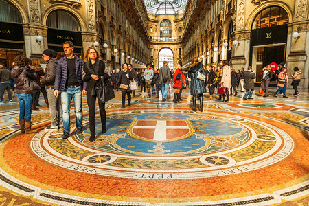 路易斯威登摄影照片_拱廊维托里奥 · 埃莱二世在米兰，意大利