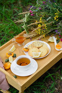 杏花香摄影照片_美味的短饼,杏果酱,生姜,香茶,柠檬,在夏季小屋风格