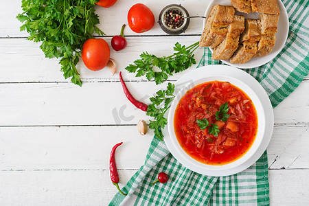 罗宋汤摄影照片_传统的乌克兰蔬菜罗宋汤 