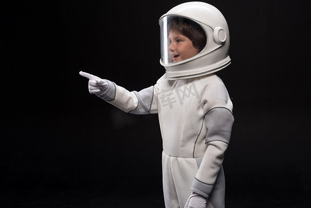 冒险外星人摄影照片_积极的小太空人表示兴趣