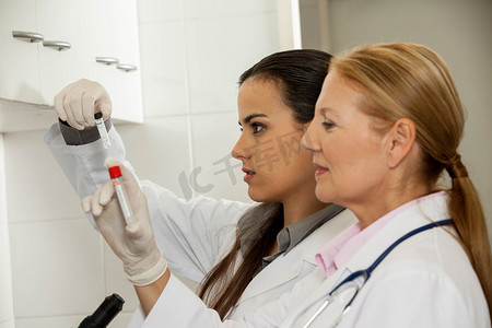 women doing an experiment