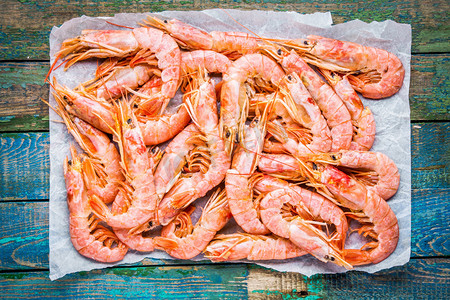 fresh raw prawns on paper 