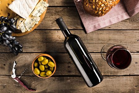 桌面美食背景摄影照片_面包、 葡萄酒、 奶酪、 橄榄