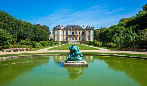 著名的罗丹博物馆和花园在巴黎，法国
