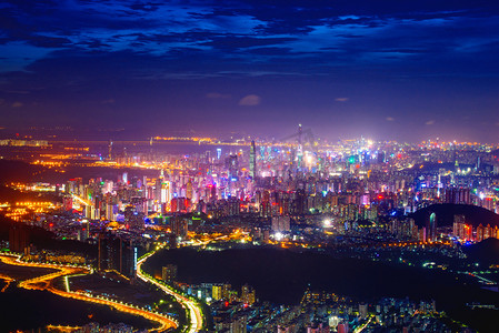 人口日海报摄影照片_2015年6月2日, 中国南方广东省深圳市摩天大楼和高层建筑的夜景.