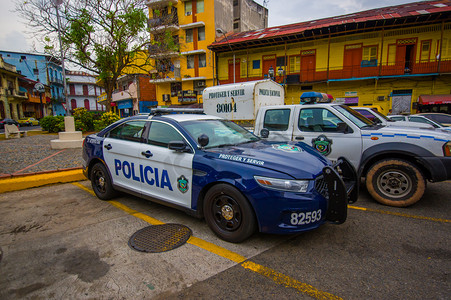 police摄影照片_Police Cars patrolling the casco viejo of Panama city