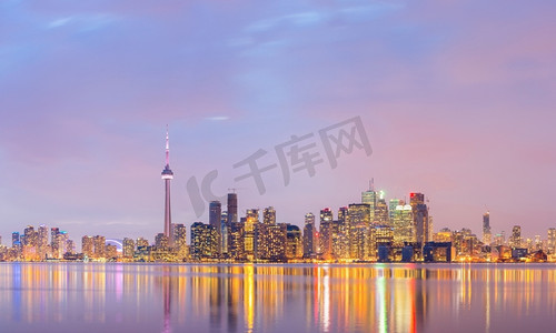 安大略省摄影照片_加拿大安大略省多伦多黄昏的天际线全景