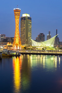 神户港口摄影照片_日本关西神户塔的天际线和港口