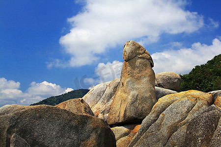 苏梅岛建筑摄影照片_苏梅岛上奇特的岩石祖父和祖母(Hin Ta Hin Yai)，非常著名的地标