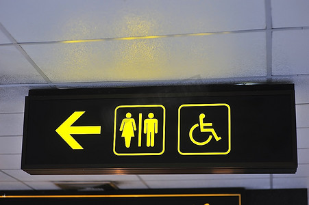 黑底意境素材摄影照片_机场厕所标志，黄色黑底