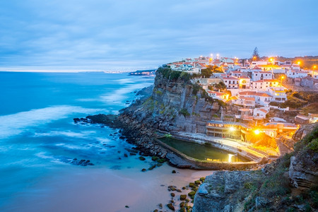 mar摄影照片_Azenhas do Mar village at dusk，Sintra葡萄牙