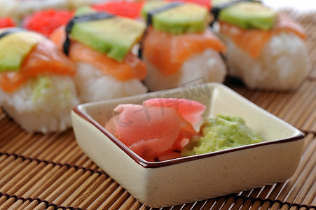 新鲜可口的传统日式寿司