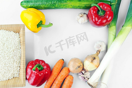 白米和各种蔬菜用来烹调中国传统菜肴