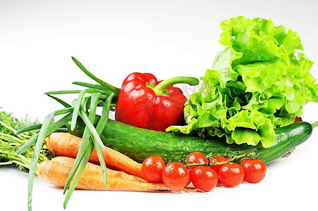 新鲜蔬菜。包括西红柿、胡萝卜、黄瓜、洋葱