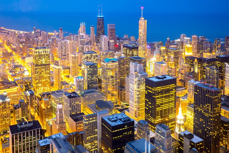 芝加哥摄影照片_黄昏时分，芝加哥市中心的鸟瞰。