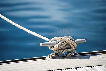 橡皮圈摄影照片_游艇绳索划线细节图像
