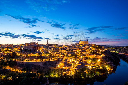 西班牙马德里黄昏的托莱多城市风景画