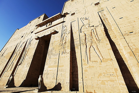 埃及埃德福的何鲁斯神庙。
