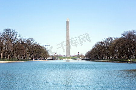 华盛顿纪念碑在林肯纪念堂新倒影池中的倒影