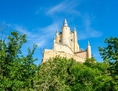 塞哥维亚城堡（Alcazar of Segovia）是一座石头堡垒，位于西班牙塞哥维亚老城区。