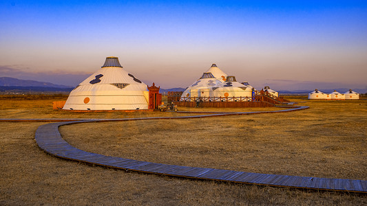 草原蒙古包傍晚蒙古包冬季素材摄影图配图